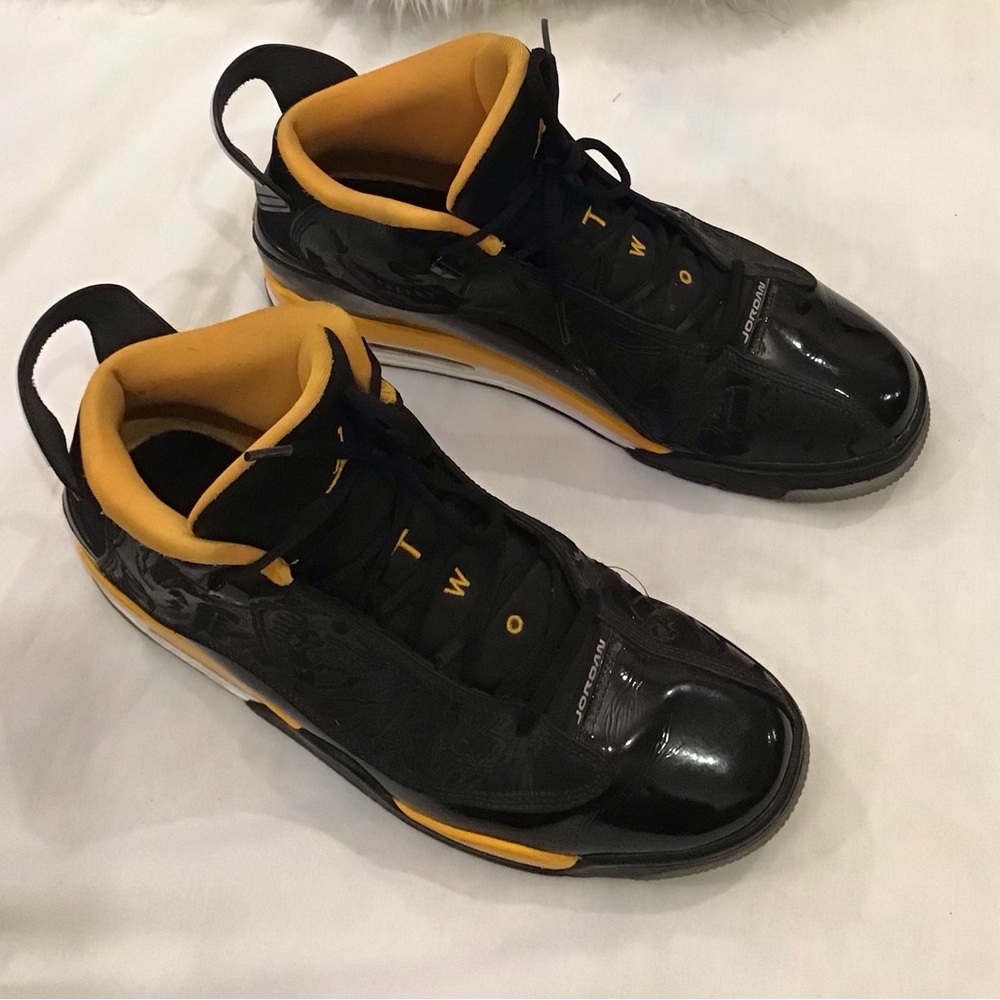 Jordan Men's Black and Yellow Low-Top Sneakers